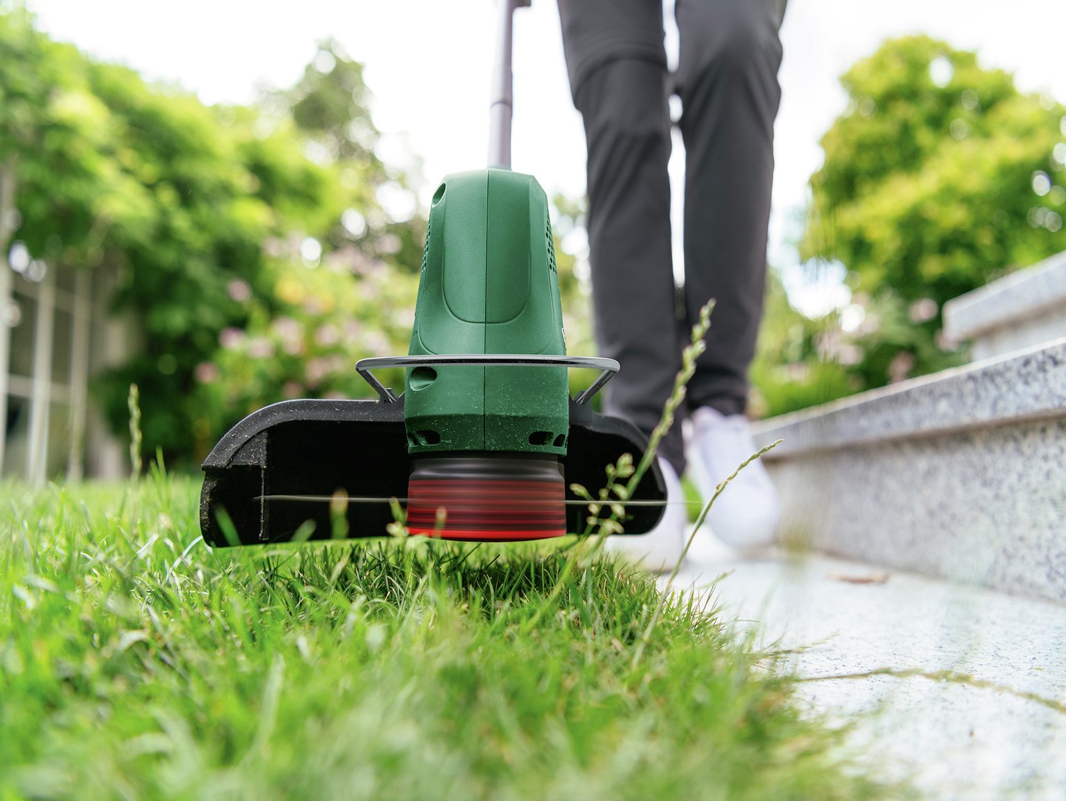 Bosch 32cm Cordless Rotary Lawnmower and Grass Trimmer - 18V — view 7