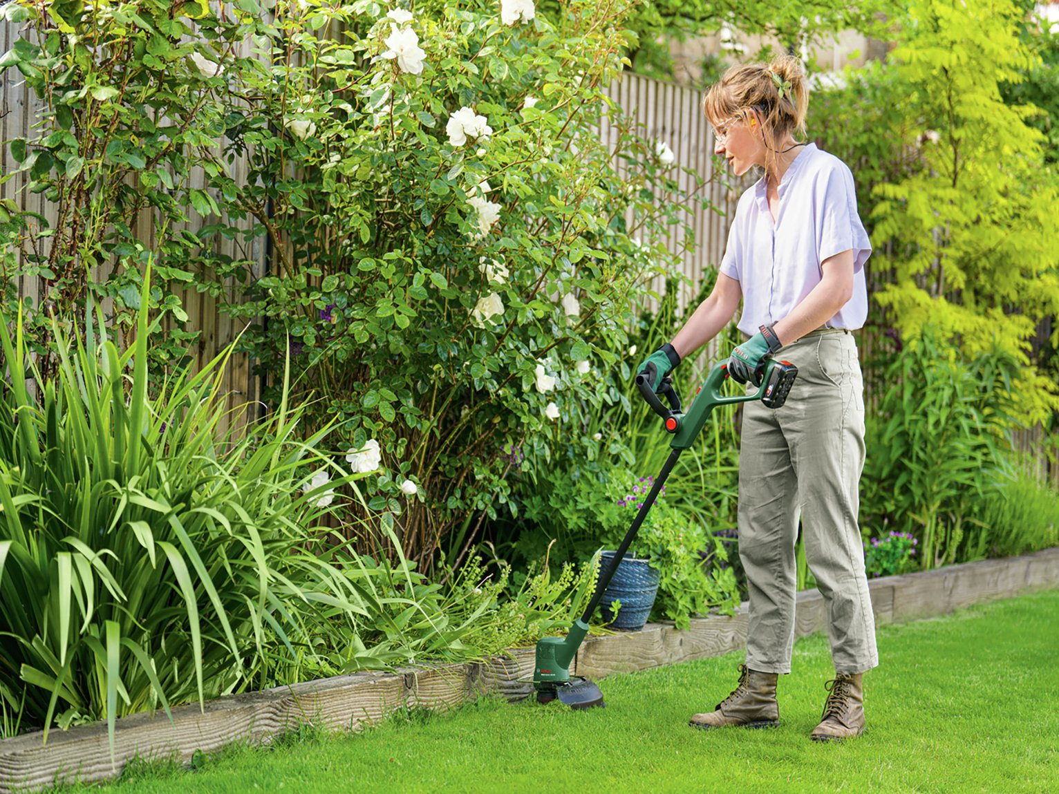 Bosch 32cm Cordless Rotary Lawnmower and Grass Trimmer - 18V — view 9