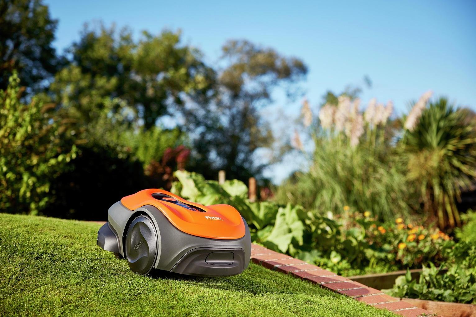 Flymo UltraLife 800 Cordless Robotic Lawnmower - 18V — view 4