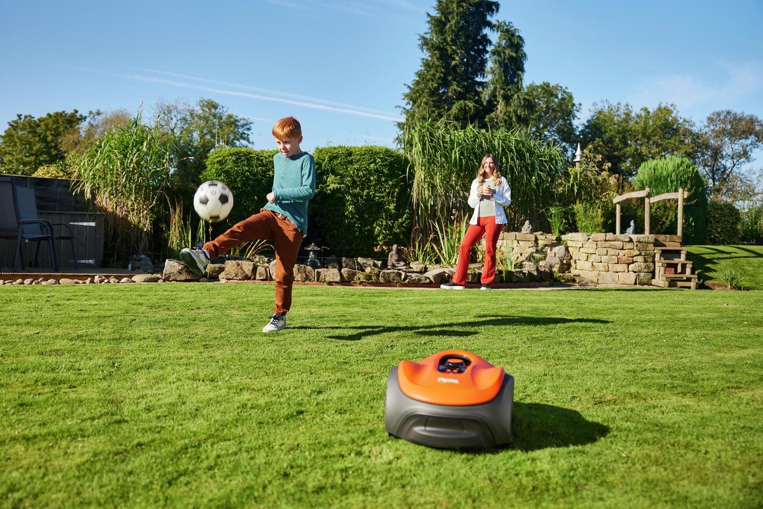 Flymo UltraLife 800 Cordless Robotic Lawnmower - 18V — view 5