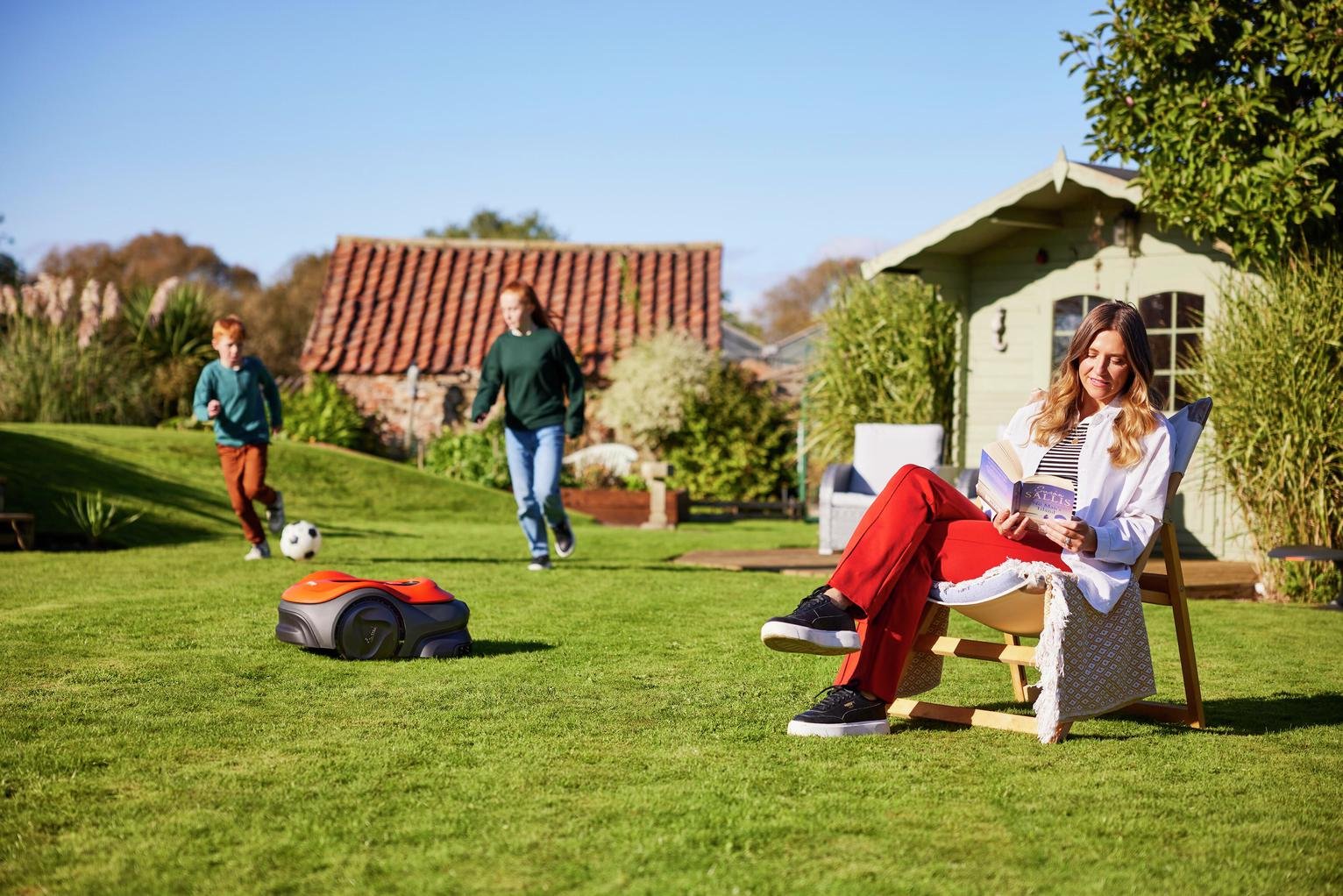 Flymo UltraLife 800 Cordless Robotic Lawnmower - 18V — view 8
