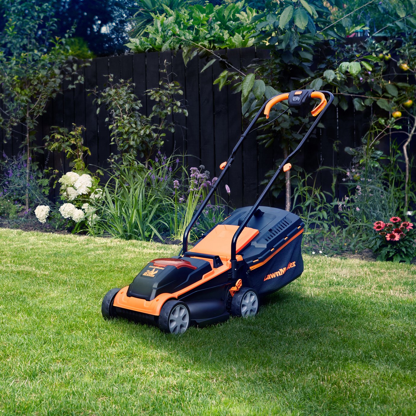 LawnMaster 32cm Cordless Rotary Lawnmower - 24V — view 2