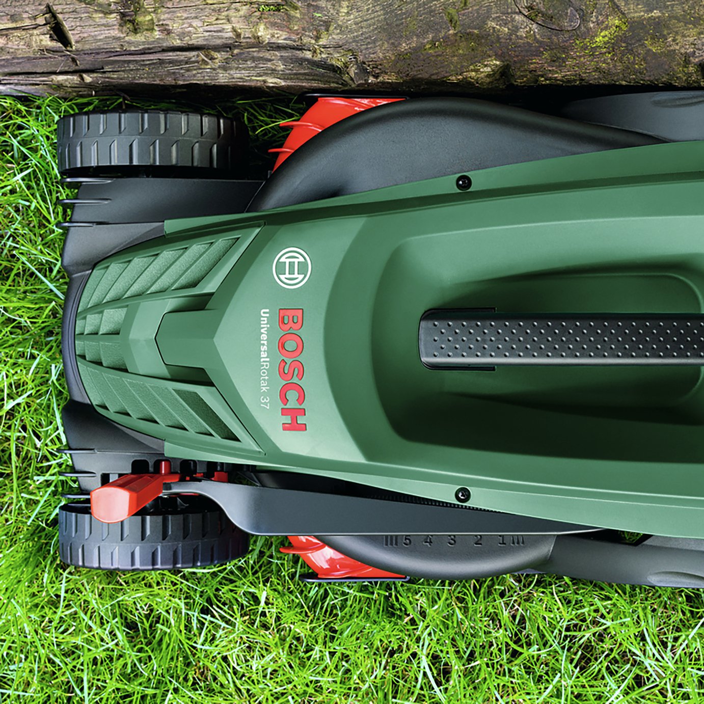 Bosch UniversalRotak 37cm Corded Lawnmower — view 4