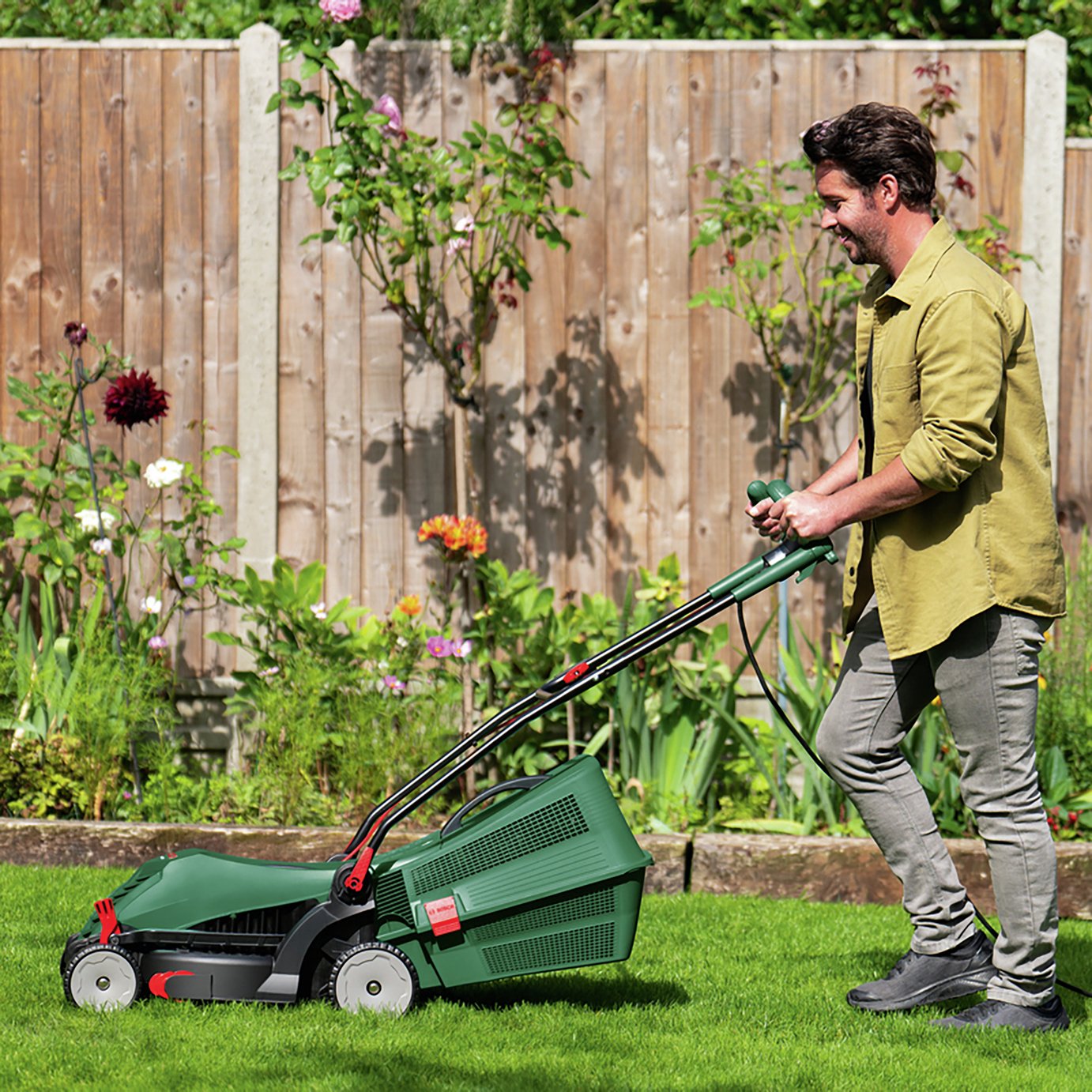 Bosch UniversalRotak 37cm Corded Lawnmower — view 6