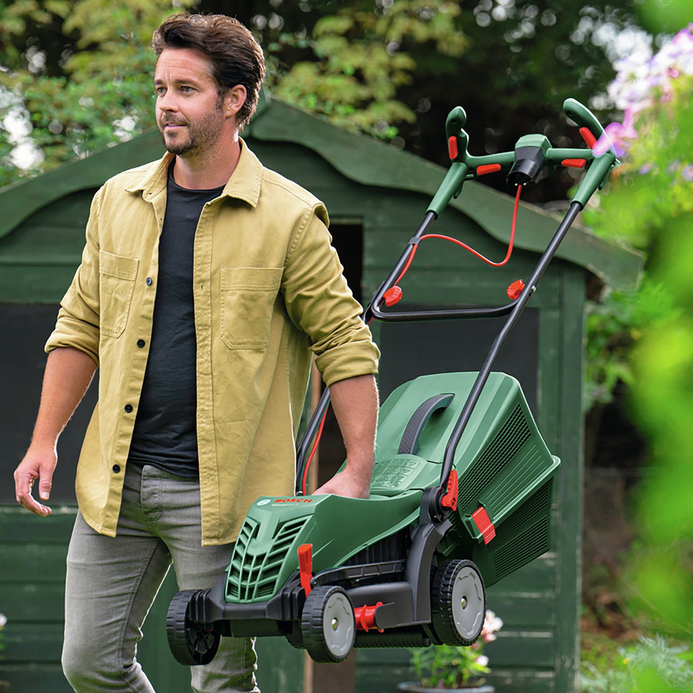 Bosch UniversalRotak 37cm Corded Lawnmower — view 7
