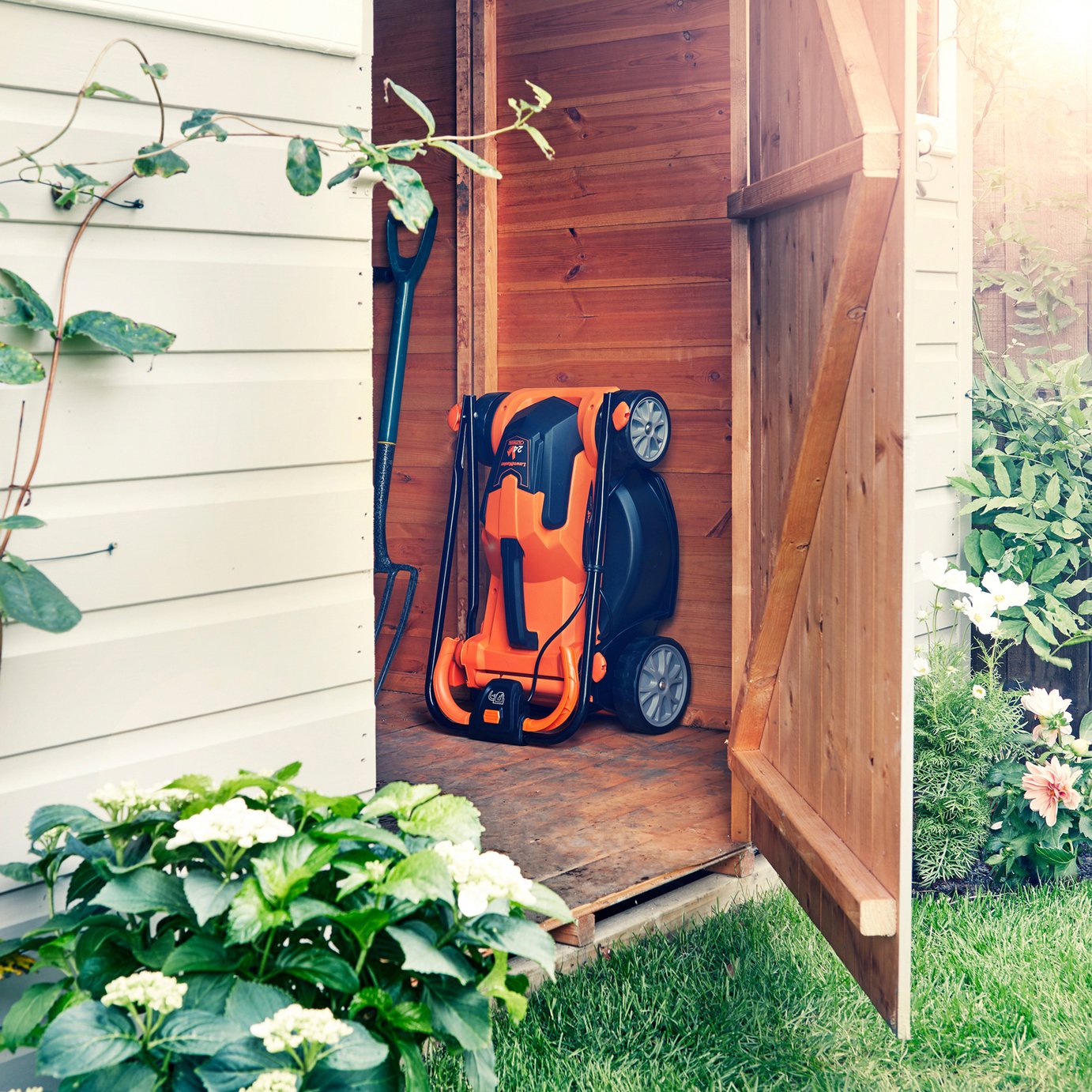 LawnMaster 34cm Cordless Rotary Lawnmower - 24V — view 9