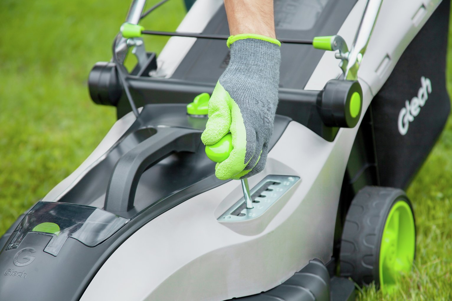 Gtech 42cm CLM50 Cordless Electric Rotary Lawnmover - 48V — view 6