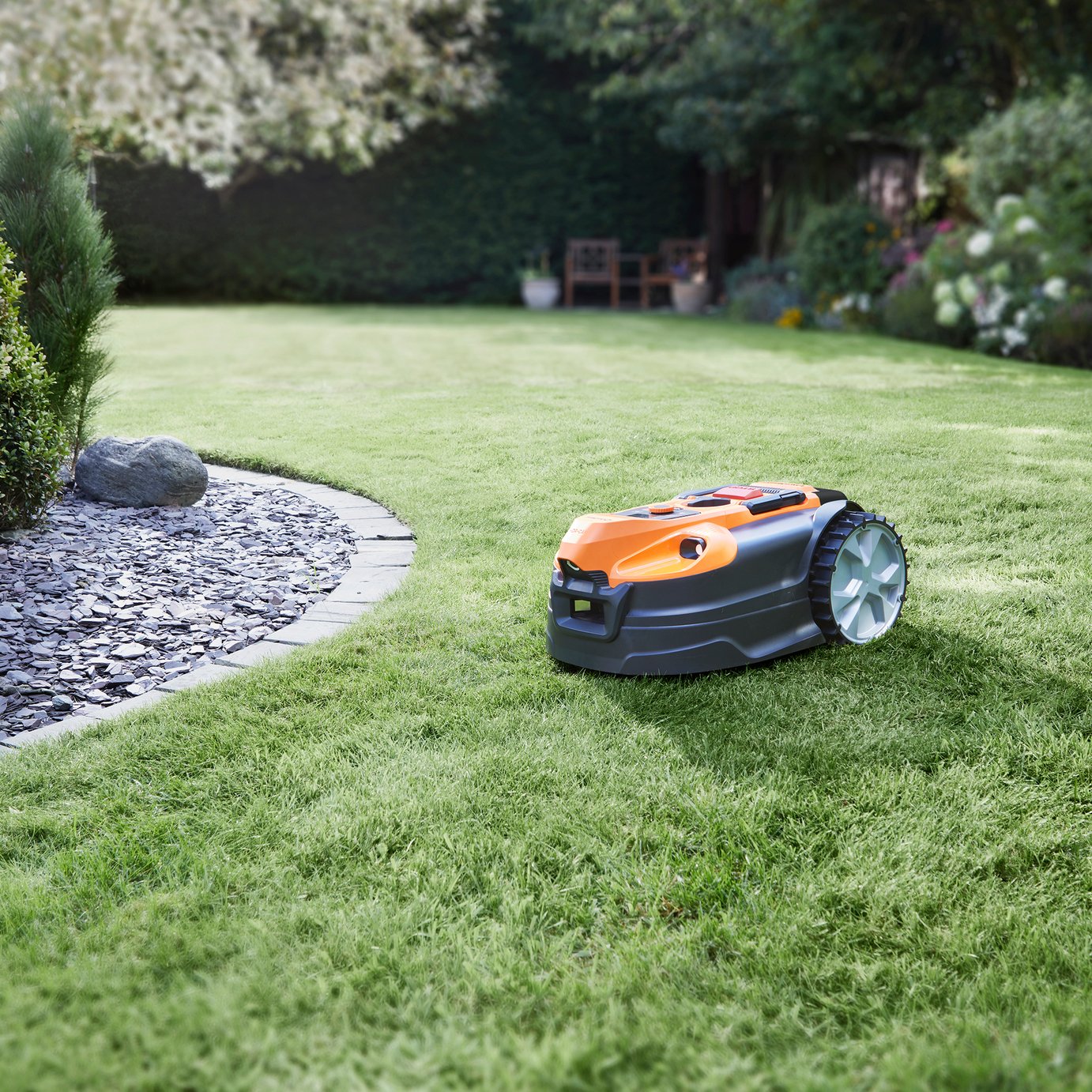 LawnMaster OcuMow 18cm Robotic Lawnmower with Docking Station - 24V — view 2
