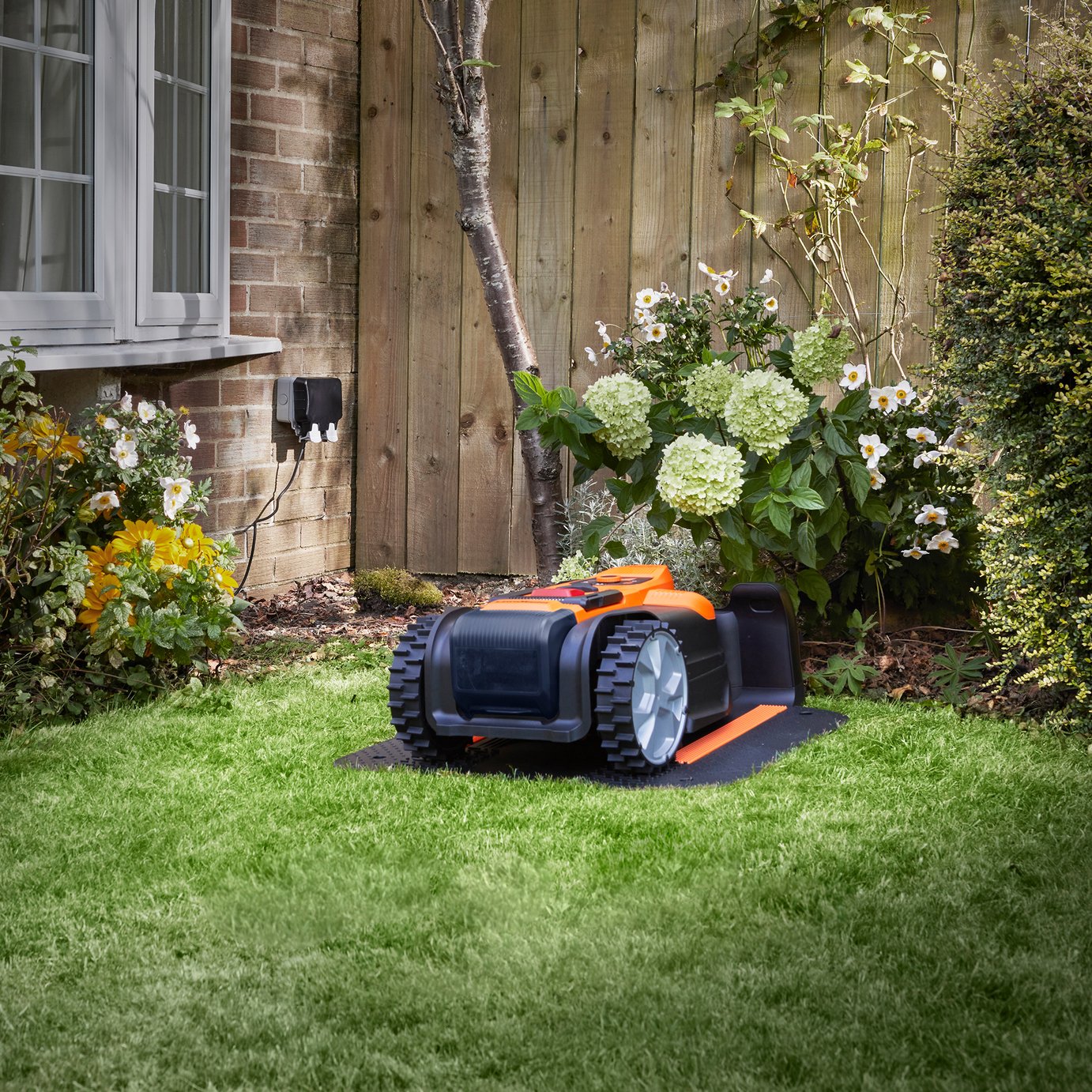 LawnMaster OcuMow 18cm Robotic Lawnmower with Docking Station - 24V — view 11