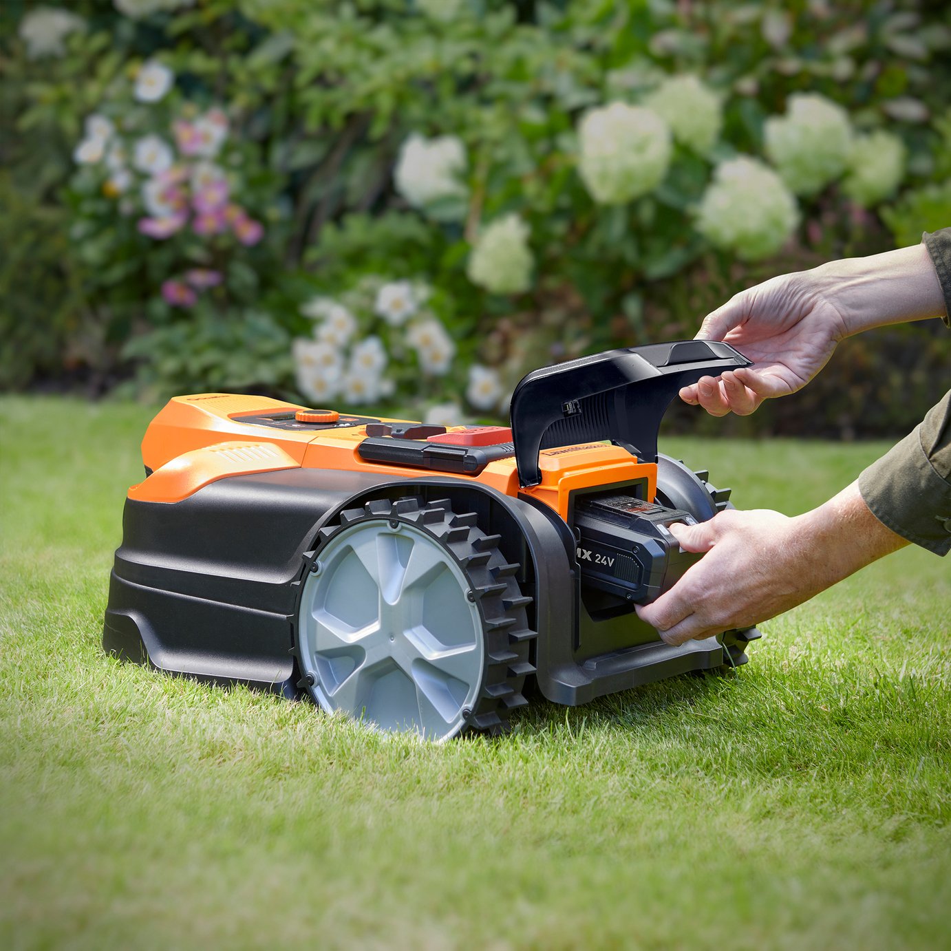 LawnMaster OcuMow 18cm Robotic Lawnmower with Docking Station - 24V — view 3
