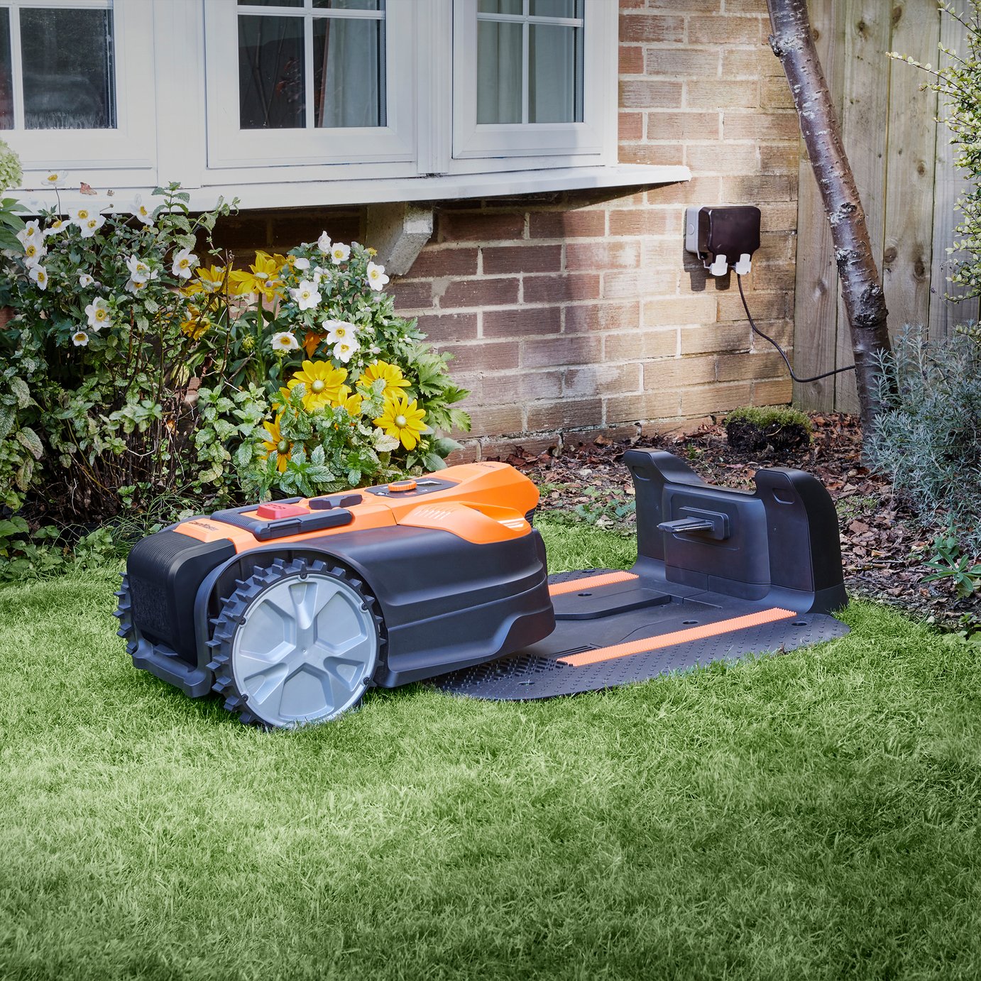 LawnMaster OcuMow 18cm Robotic Lawnmower with Docking Station - 24V — view 4