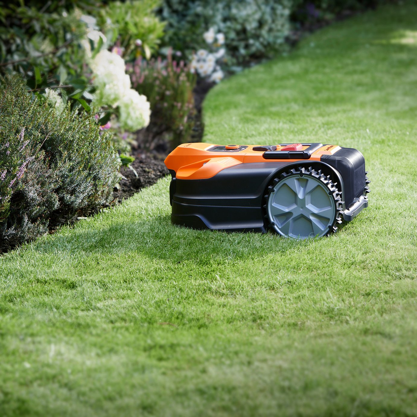LawnMaster OcuMow 18cm Robotic Lawnmower with Docking Station - 24V — view 5