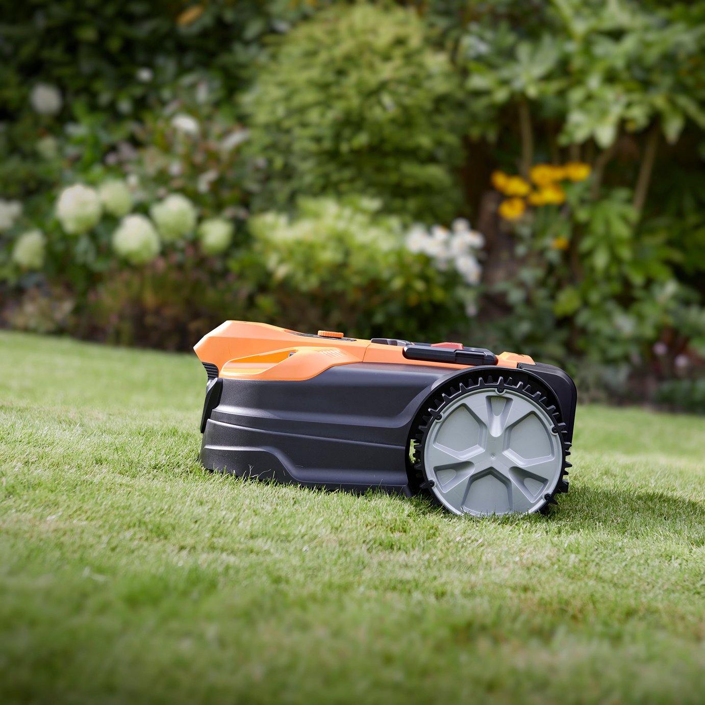 LawnMaster OcuMow 18cm Robotic Lawnmower with Docking Station - 24V — view 7