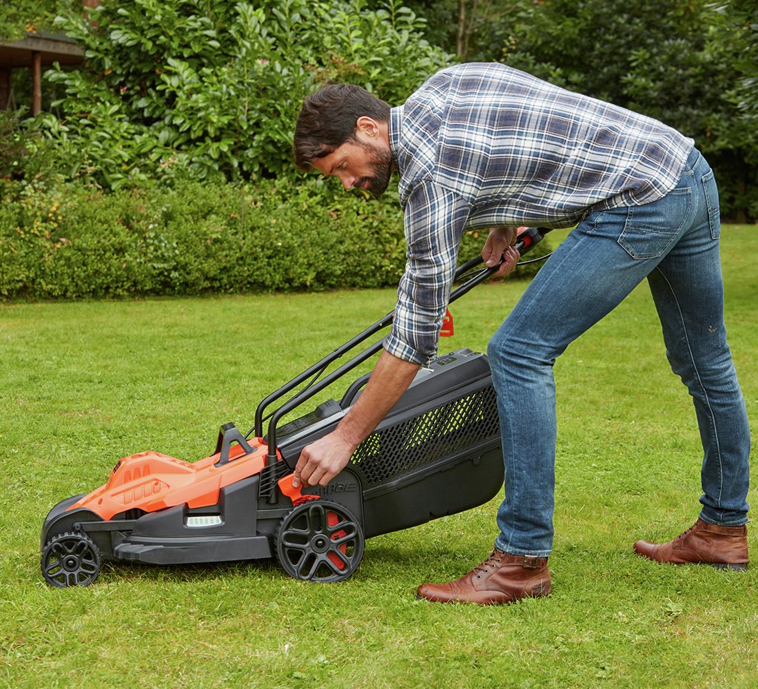 Black + Decker EasySteer 42cm Corded Rotary Lawnmower -1800W — view 6