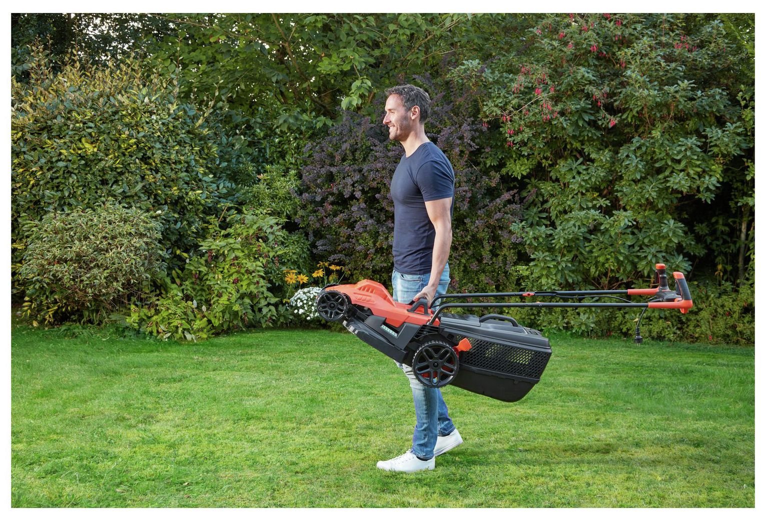 Black + Decker 34cm Corded Rotary Lawnmower - 1400W — view 2