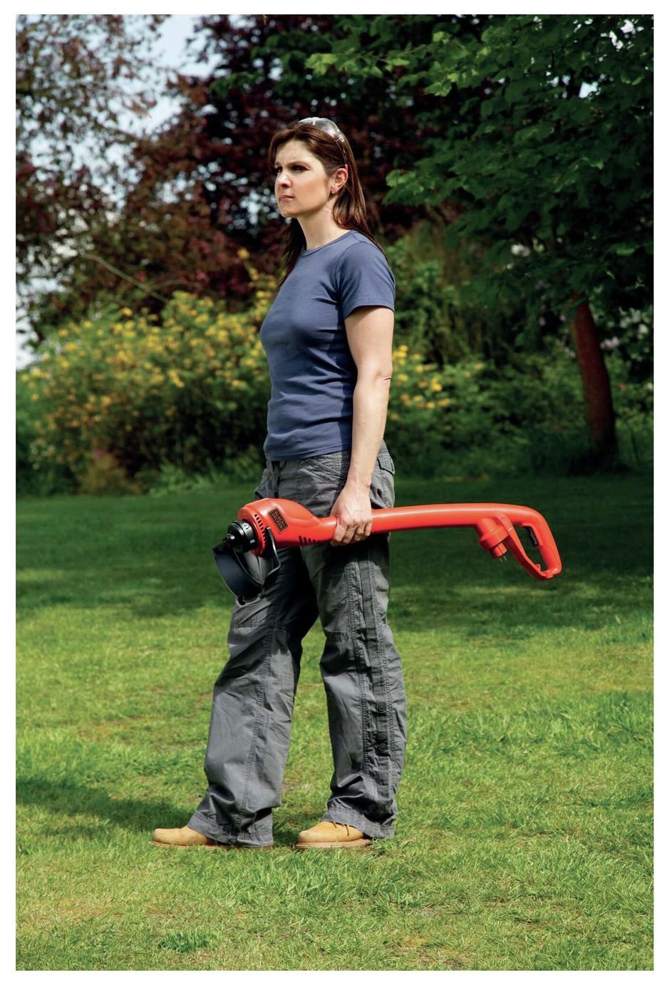 Black + Decker 34cm Corded Rotary Lawnmower - 1400W — view 7