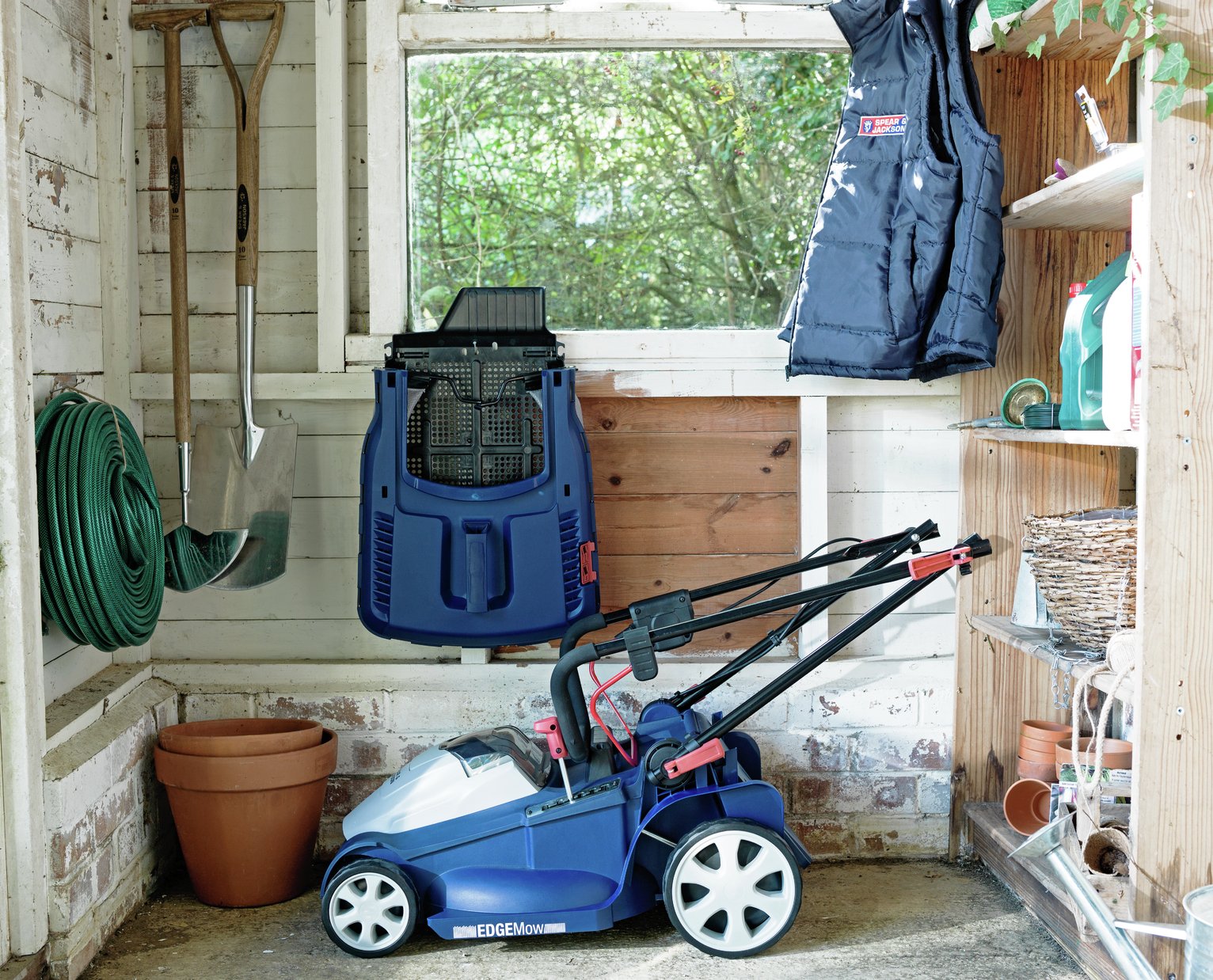 Spear & Jackson 42cm Cordless Rotary Lawnmower - 40V — view 2