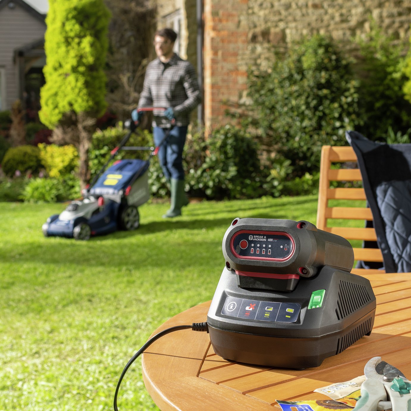 Spear & Jackson 40cm Cordless Rotary Lawnmower - 36V — view 13