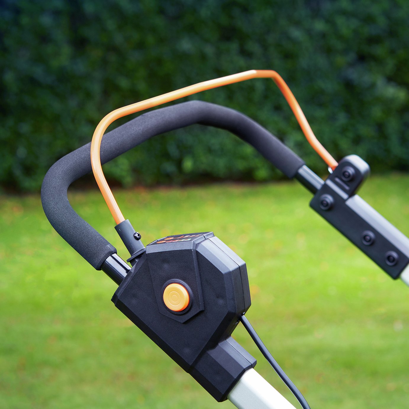 LawnMaster 46cm Cordless Rotary Lawnmower with 1 Set of Batteries - 48V — view 11