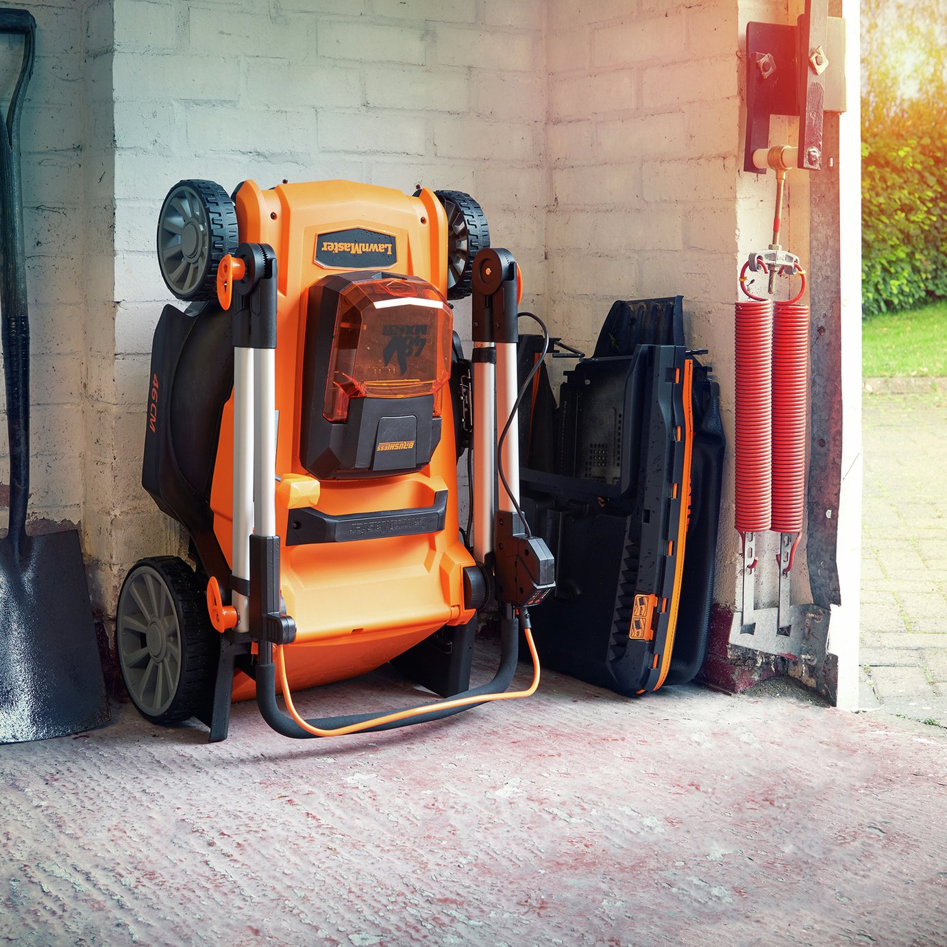 LawnMaster 46cm Cordless Rotary Lawnmower with 1 Set of Batteries - 48V — view 13