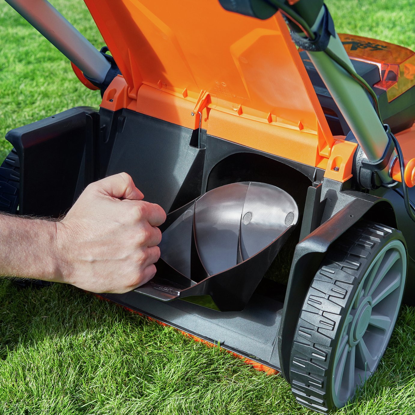 LawnMaster 46cm Cordless Rotary Lawnmower with 1 Set of Batteries - 48V — view 10