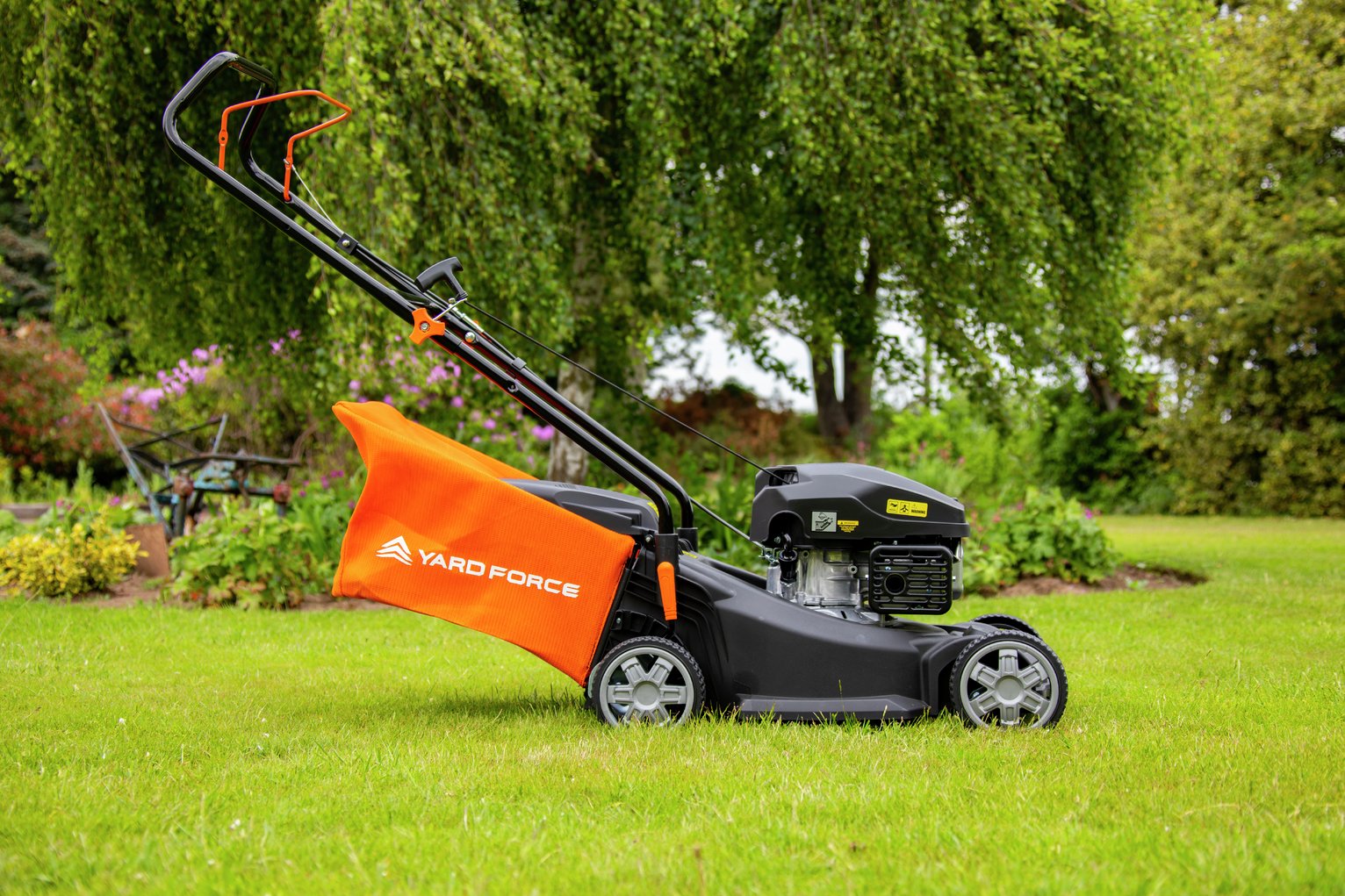 Yard Force 40cm Push Petrol Lawnmower - 127cc — view 9